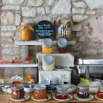 Aparthotel Grekis And