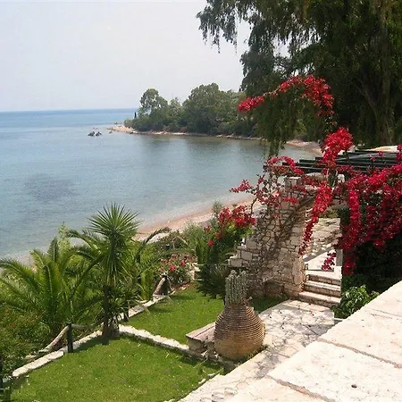 Grekis And Aparthotel Petalídhion