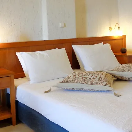 Grekis And Aparthotel