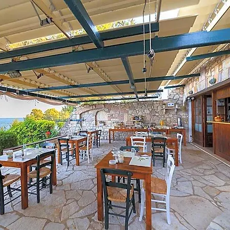 Grekis And Appart hôtel Petalídhion
