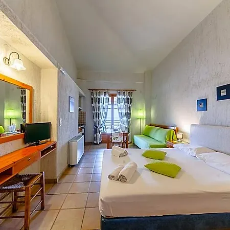 Grekis And Apartmanhotel Petalídi