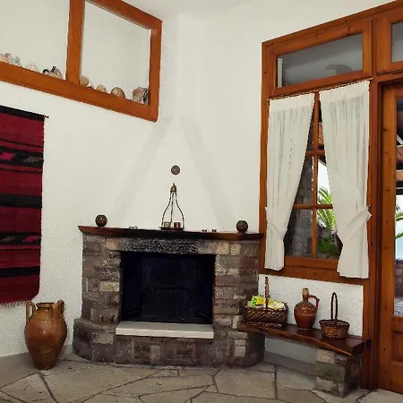 Grekis And 2* Petalídhion