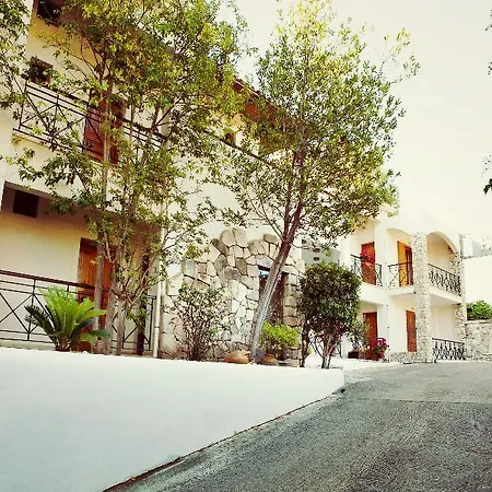 Grekis And Aparthotel