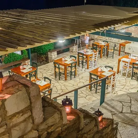 מלון דירות Grekis And Petalídhion