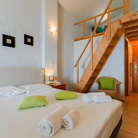 מלון דירות Grekis And 2*