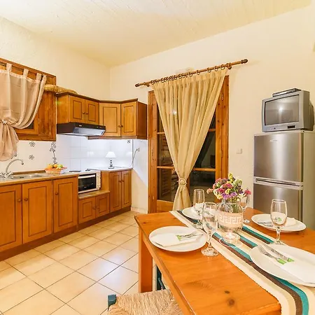 Aparthotel Grekis And