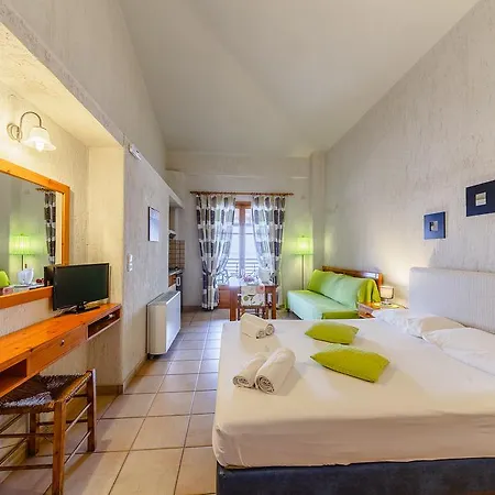 Grekis And Petalídhion