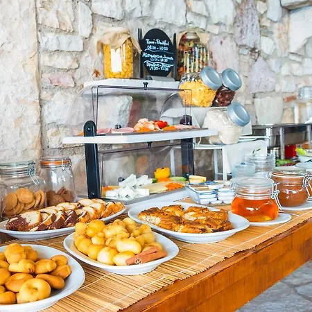 מלון דירות Grekis And