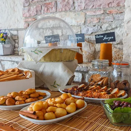 Grekis And Petalídhion