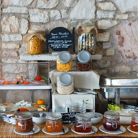 מלון דירות Grekis And