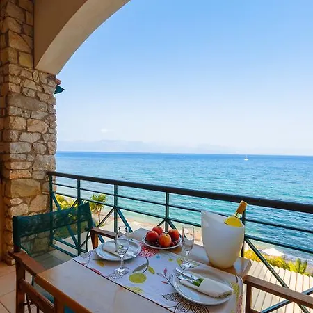 Grekis And Petalídhion