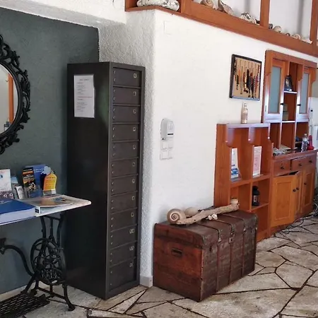 Grekis And מלון דירות 2*