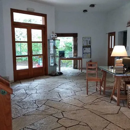 Grekis And מלון דירות 2*