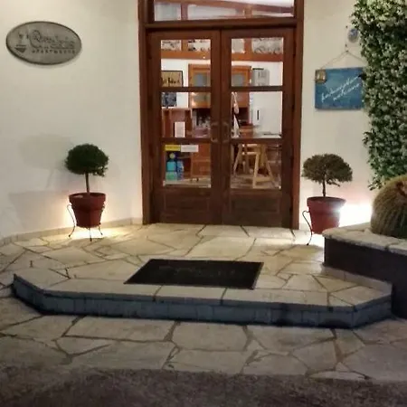 Grekis And Petalídhion