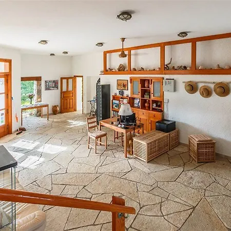 Grekis And מלון דירות Petalídhion