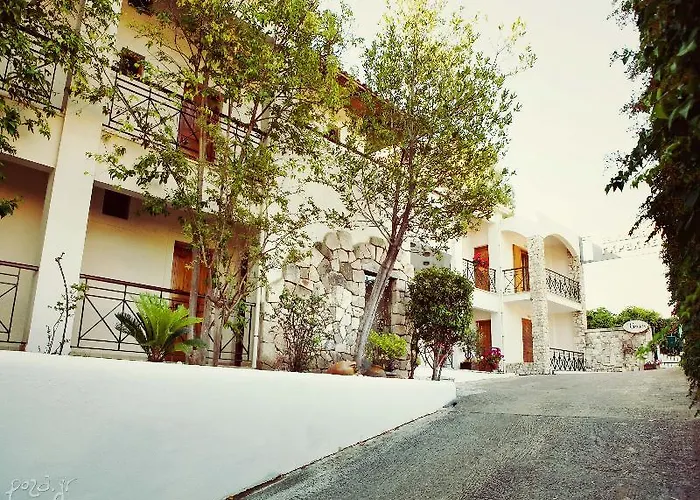 Grekis And Aparthotel