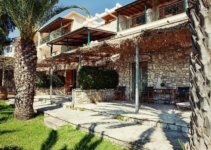 Ξενοδοχείο με διαμερίσματα Grekis And