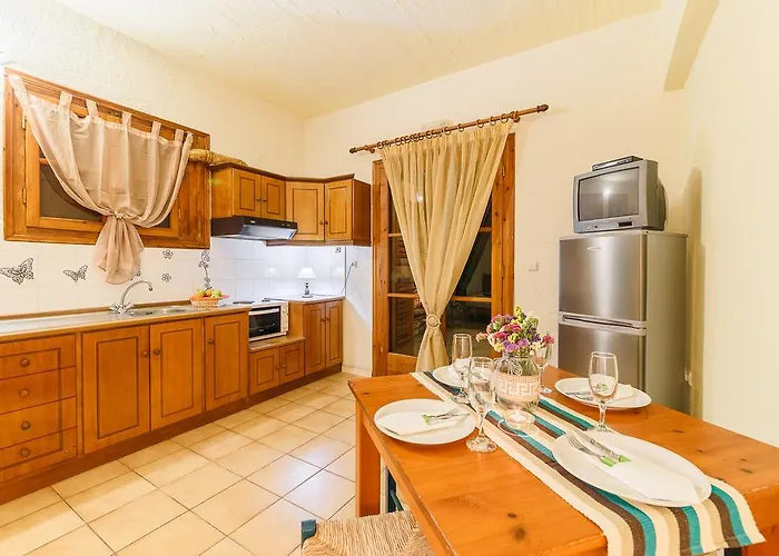 Ξενοδοχείο με διαμερίσματα Grekis And