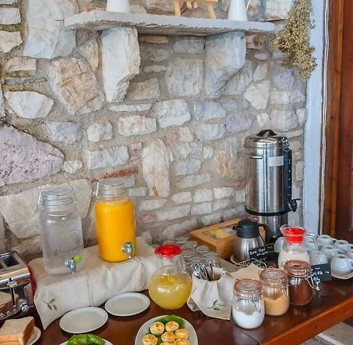 Aparthotel Grekis And Petalidi