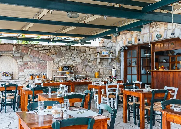 Aparthotel Grekis And Petalidi