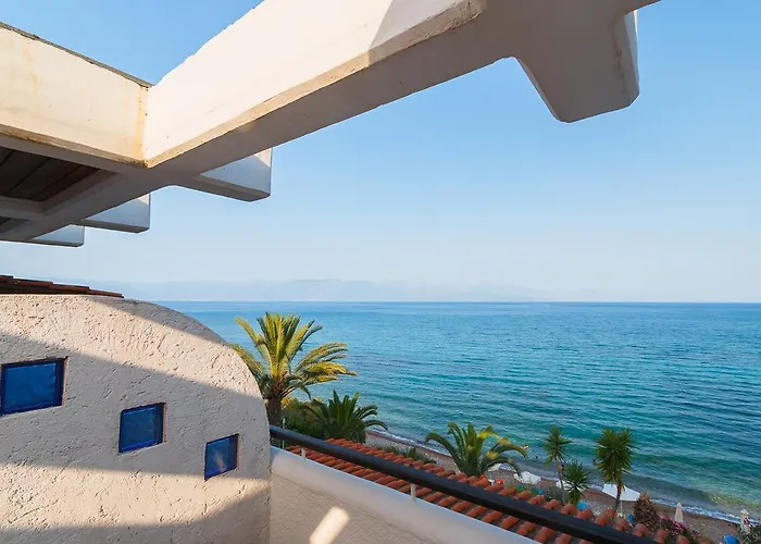 Aparthotel Grekis And