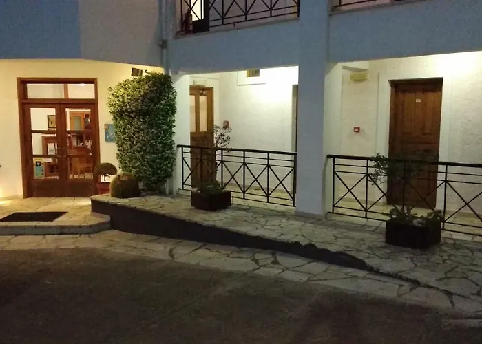 Grekis And Aparthotel