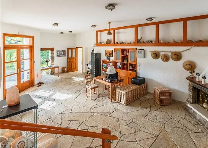 Grekis And Aparthotel Petalidi